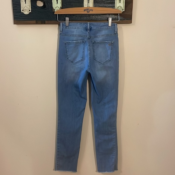 William Rast High Rise Slim Straight Jeans Size 25 JR - Picture 9 of 16